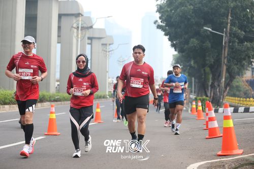 Race photo from ONE RUN 10 K