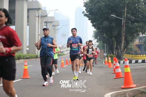 Race photo from ONE RUN 10 K
