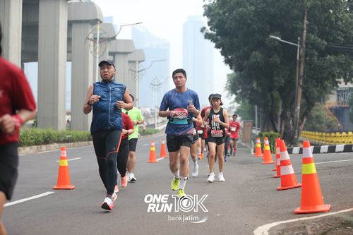 Race photo from ONE RUN 10 K
