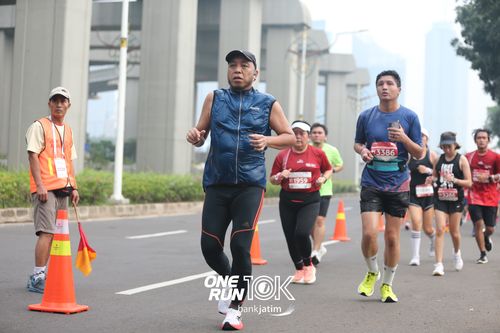 Race photo from ONE RUN 10 K