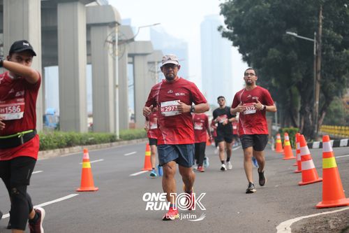 Race photo from ONE RUN 10 K