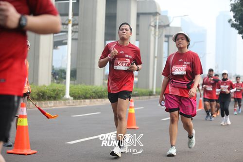 Race photo from ONE RUN 10 K