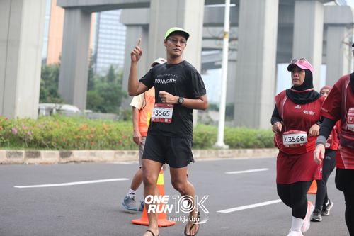Race photo from ONE RUN 10 K