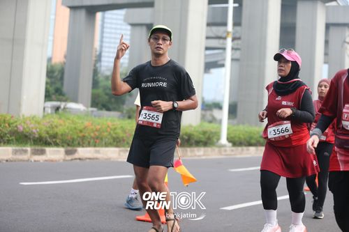 Race photo from ONE RUN 10 K