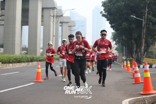 Race photo from ONE RUN 10 K