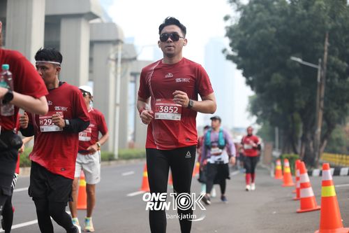 Race photo from ONE RUN 10 K