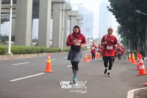 Race photo from ONE RUN 10 K
