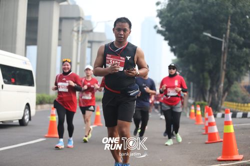 Race photo from ONE RUN 10 K