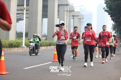 Race photo from ONE RUN 10 K