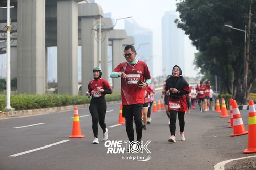 Race photo from ONE RUN 10 K