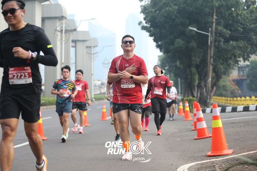 Race photo from ONE RUN 10 K