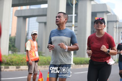 Race photo from ONE RUN 10 K
