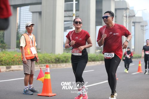 Race photo from ONE RUN 10 K
