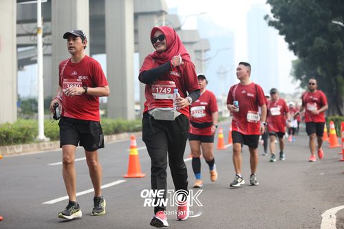 Race photo from ONE RUN 10 K