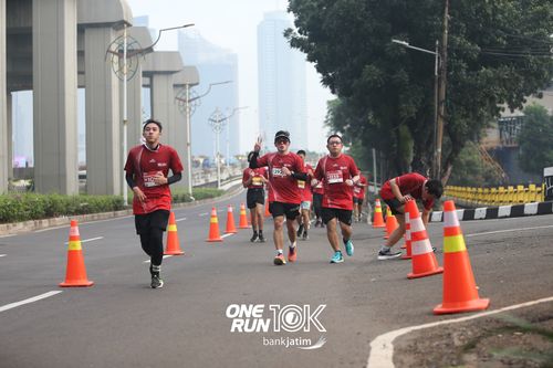 Race photo from ONE RUN 10 K