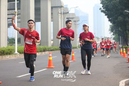 Race photo from ONE RUN 10 K