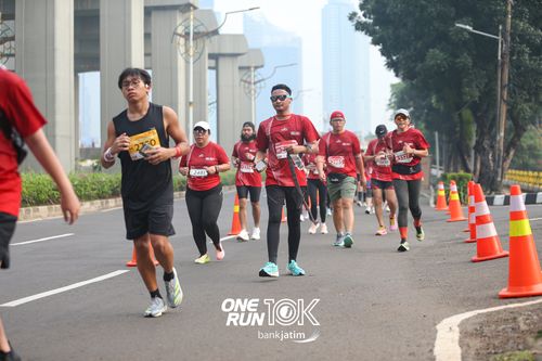Race photo from ONE RUN 10 K