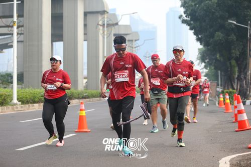 Race photo from ONE RUN 10 K