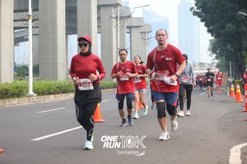 Race photo from ONE RUN 10 K