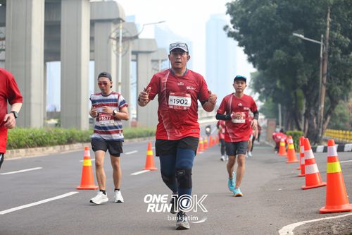 Race photo from ONE RUN 10 K
