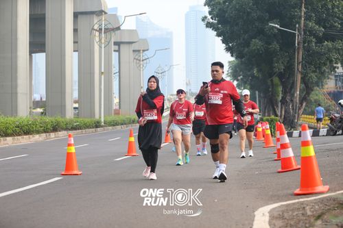 Race photo from ONE RUN 10 K