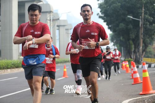 Race photo from ONE RUN 10 K