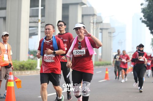 Race photo from ONE RUN 10 K