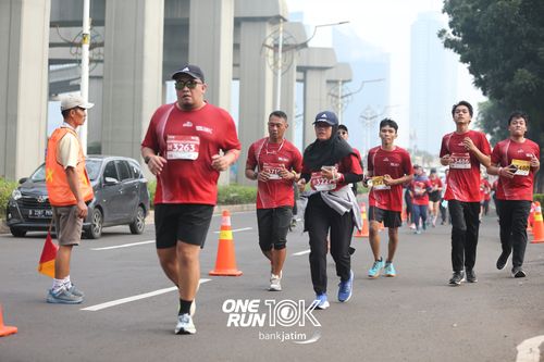 Race photo from ONE RUN 10 K