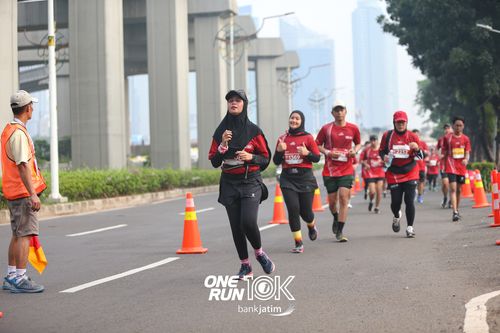 Race photo from ONE RUN 10 K