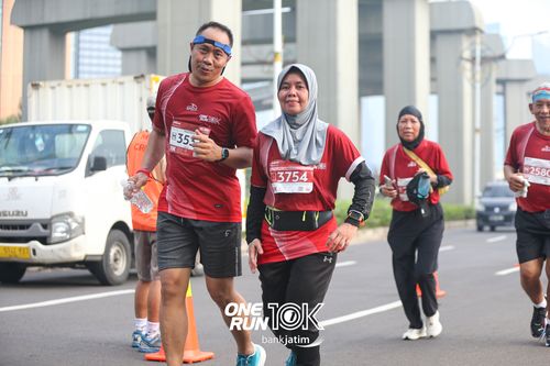 Race photo from ONE RUN 10 K