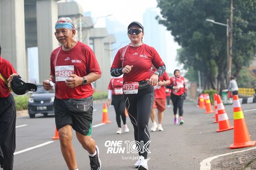 Race photo from ONE RUN 10 K