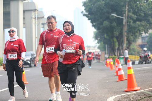 Race photo from ONE RUN 10 K