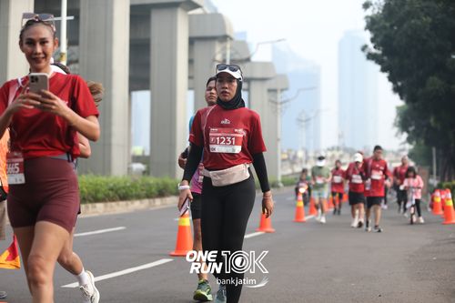 Race photo from ONE RUN 10 K