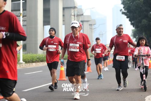 Race photo from ONE RUN 10 K
