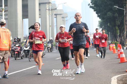 Race photo from ONE RUN 10 K