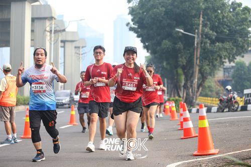 Race photo from ONE RUN 10 K