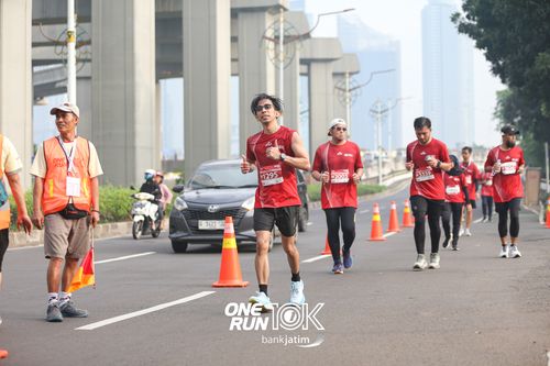 Race photo from ONE RUN 10 K