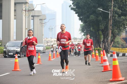 Race photo from ONE RUN 10 K