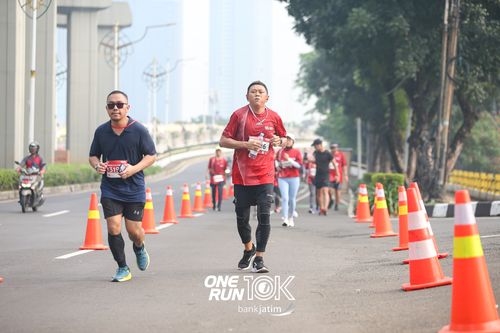Race photo from ONE RUN 10 K