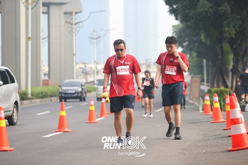 Race photo from ONE RUN 10 K