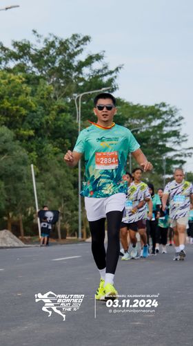 Race photo from Arutmin Borneo Run 2024