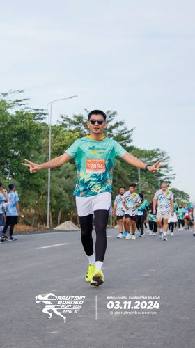 Race photo from Arutmin Borneo Run 2024