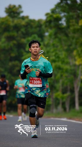 Race photo from Arutmin Borneo Run 2024