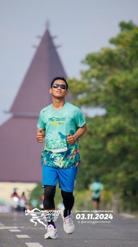 Race photo from Arutmin Borneo Run 2024