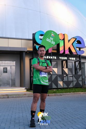 Race photo from PIK NITE RUN 2025