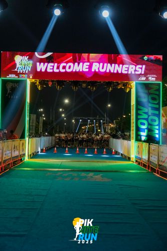 Race photo from PIK NITE RUN 2025