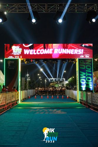 Race photo from PIK NITE RUN 2025