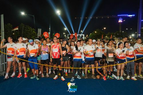 Race photo from PIK NITE RUN 2025