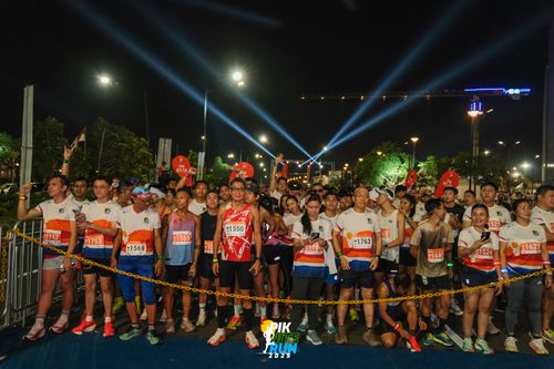 Race photo from PIK NITE RUN 2025