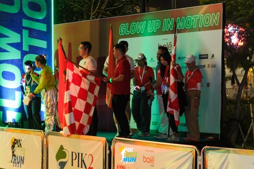 Race photo from PIK NITE RUN 2025